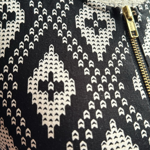 Bel Kazan (Anthropology) geometric design black and beige size L - Picture 5 of 10